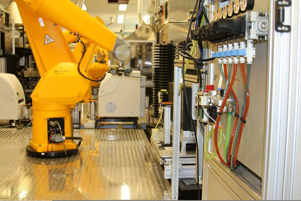 En robotcell i produktion
